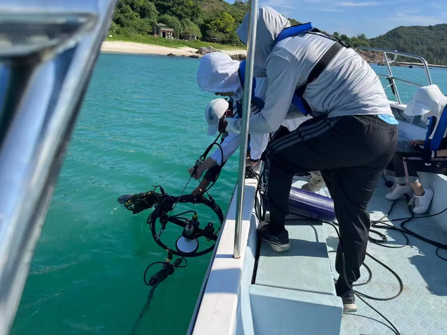 La mano rugosa EM-I62H salvaguarda el ambiente ecológico marino