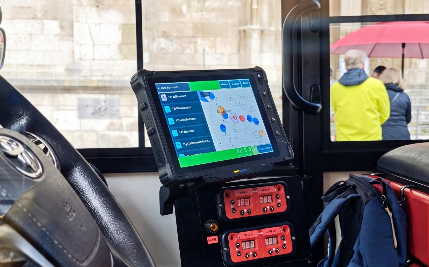 PC de vehículo resistente para autobuses turísticos | Caso de estudio V82T