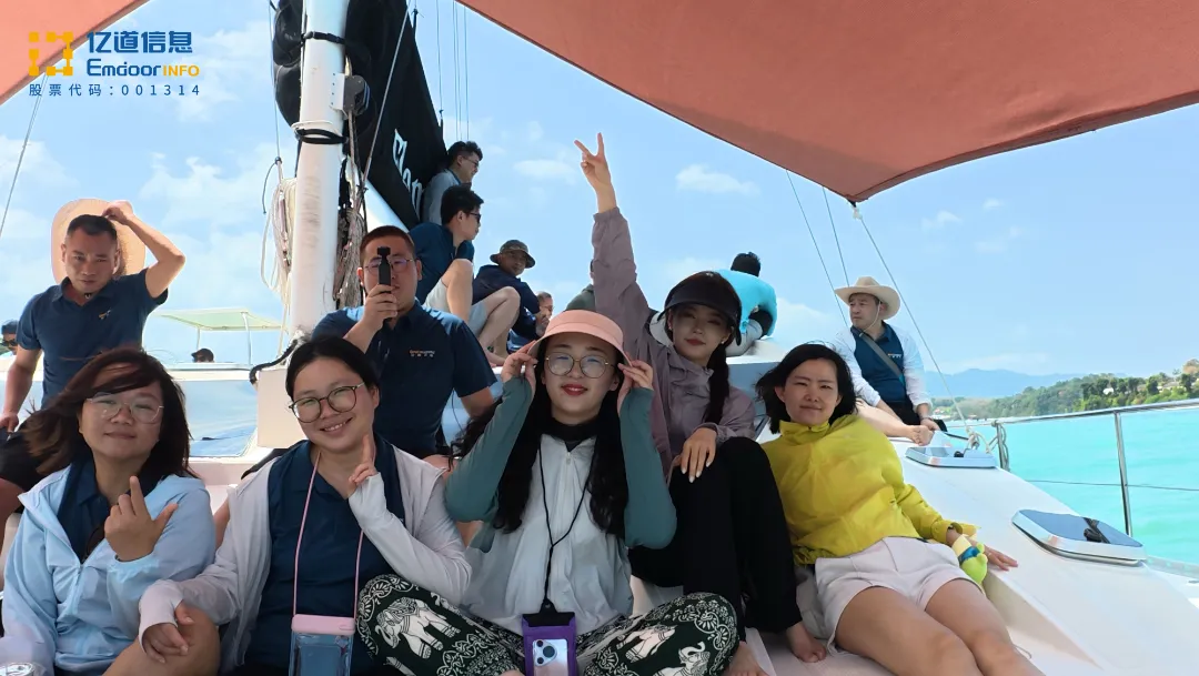 Relaxing on Isla Naka beach