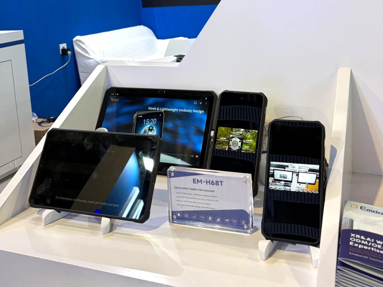 La línea de terminales resistentes al aire libre display